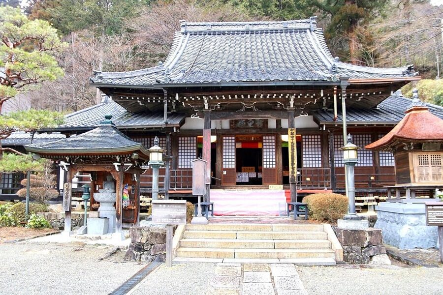 1-Day Tour from Takayama: Unveiling the Charm of Gero Onsen - A quiet walk beside Gero’s central stream