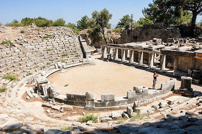3 Days Ephesus, Pamukkale, Priene, Miletus and Didyma Tour from Istanbul - Day two: Priene, Miletus, and Didyma