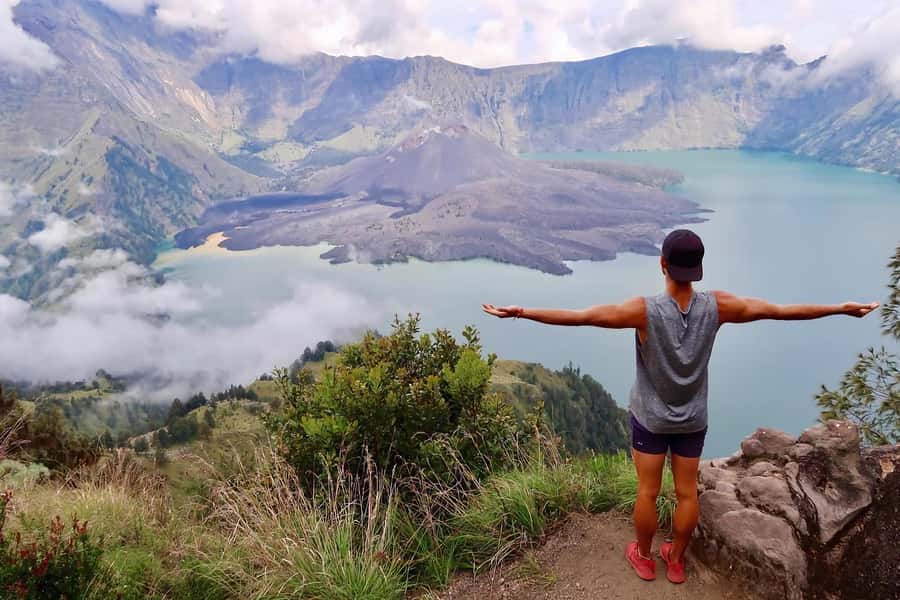 3d/2n trekking mount rinjani summit lake & hot springs - What the $154 price really covers