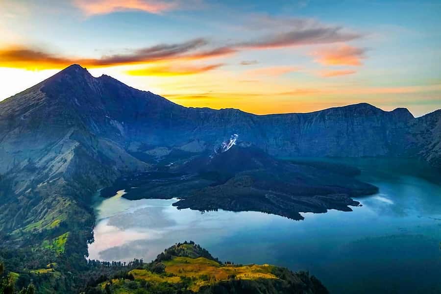 3d/2n trekking mount rinjani summit lake & hot springs - What the guides and porters add