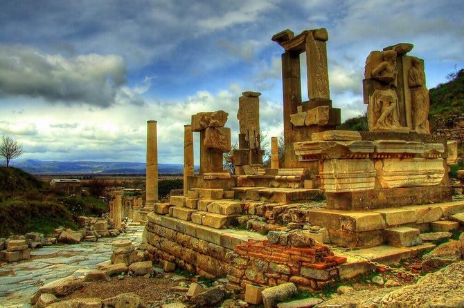 8 Day Turkey Tour; Istanbul, Gallipoli, Troy, Pergamon, Ephesus, Pamukkale - Gallipoli brings the past close