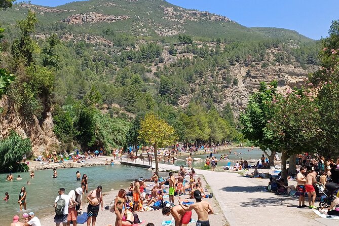 A day tour in Montanejos hot springs. - What the small group really means