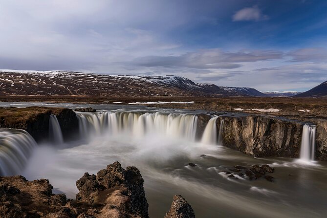 Akureyri: Godafoss Waterfall Tour & Bathing in the Forest Lagoon - Why Godafoss deserves the stop