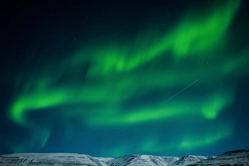 Akureyri: Northern Lights Hunt with Forest Lagoon Entry - Two hours of warm water before the cold