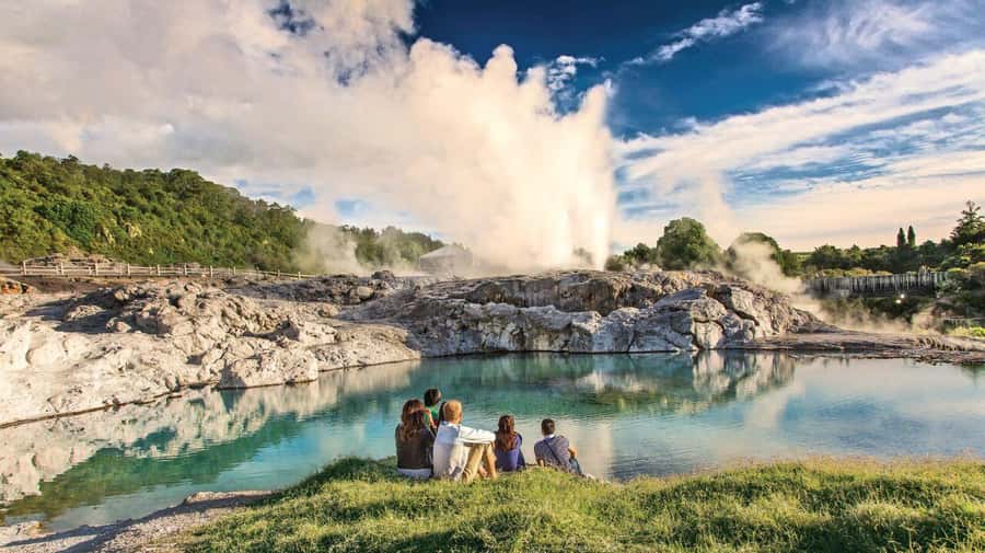 Auckland: Full-Day Trip to Rotorua Geothermal Valley - Entering Te Puia’s 60-hectare geothermal valley