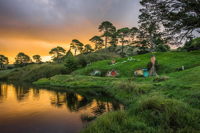 Auckland to Hobbiton Movie Set and Rotorua's Geothermal Valley - Hobbiton and the little details of the Shire