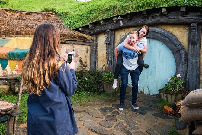 Auckland to Hobbiton Movie Set and Rotorua's Geothermal Valley - Practical details before you reserve