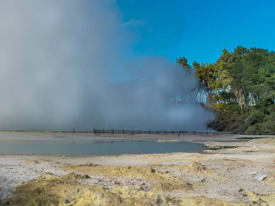 Auckland: Wai-O-Tapu, Maori Haka & Hot Springs Rotorua Tour - Polynesian Spa and the Deluxe Lake Spa finish
