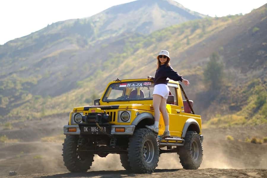 Bali: Day/Sunset Mount Batur 4WD Jeep and Natural Hot Spring - The hot spring stop beside Lake Batur