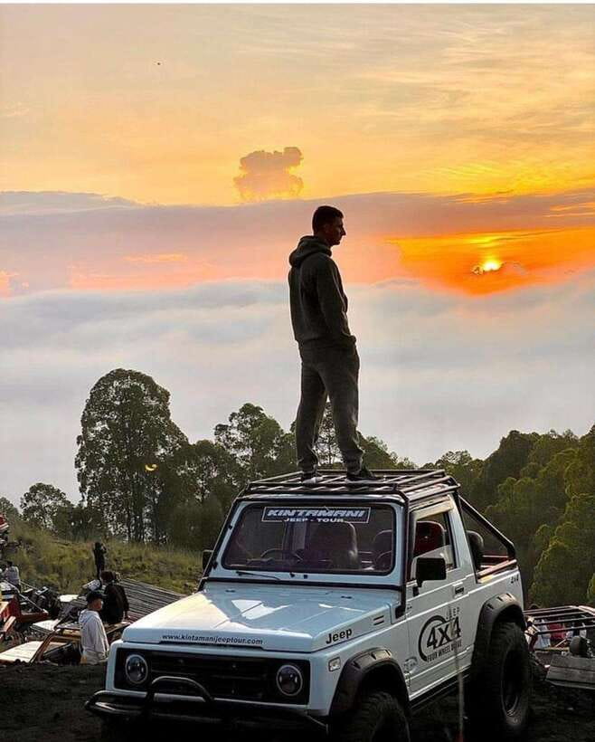 Bali: Mount Batur Sunrise Jeep Tour with Hot Springs - Reaching the sunrise viewpoint before dawn