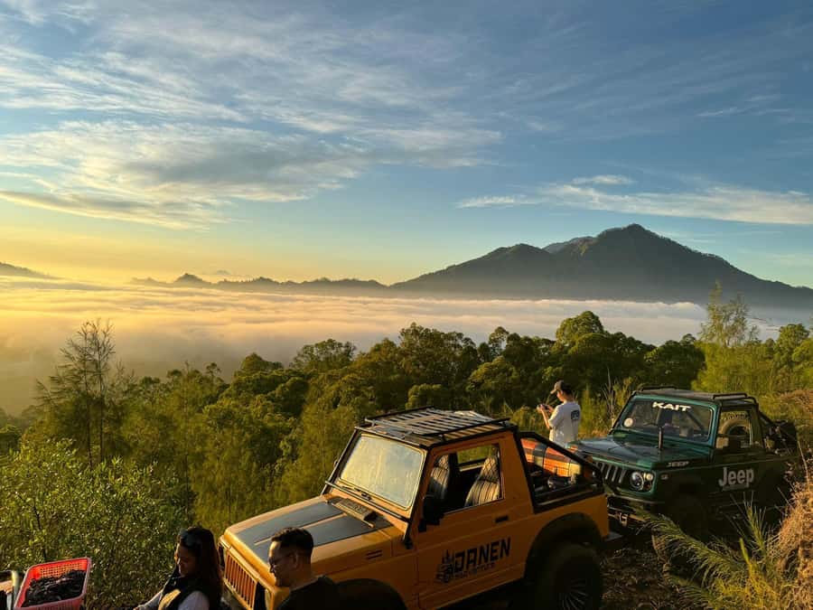 Bali : Private Sunrise Jeep Tour and Hot Spring All Include - A pre-dawn start from your Bali hotel