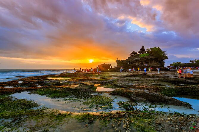 Bali Tour: Lake, Iconic Gate, Temple, Hot Spring and Rice Terrace - Tanah Lot: finish by the sea