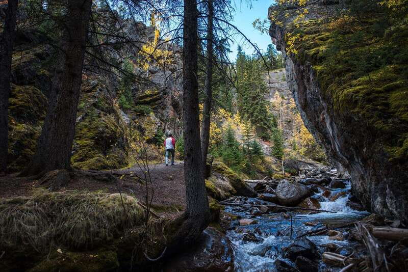 Banff: Thermal Waters and Hidden Waterfalls - 3hr Walk - Sundance Canyon views and changing scenery