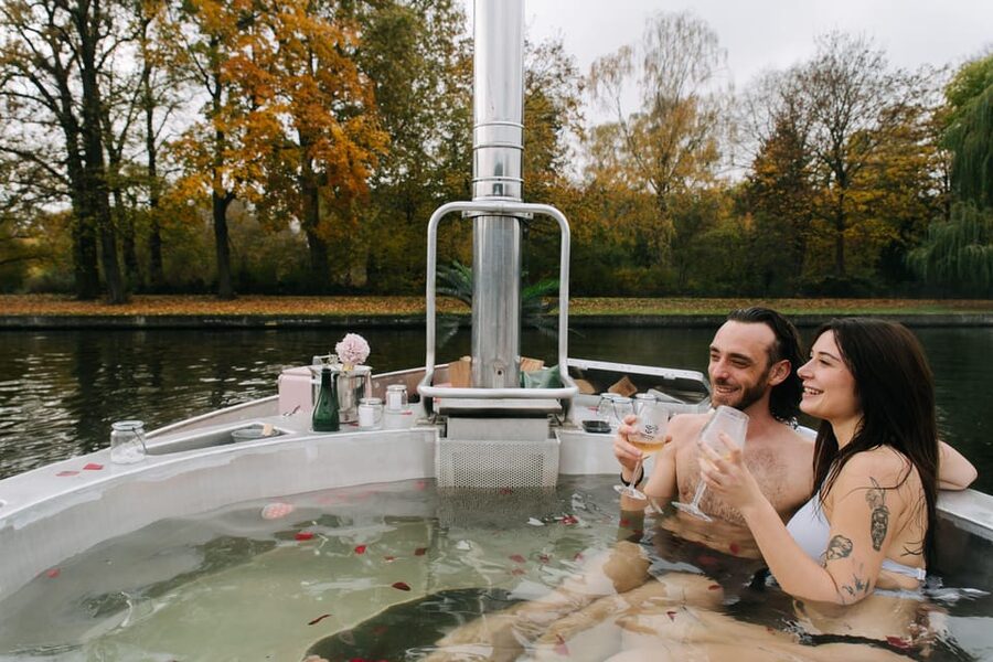 Berlin: Self-drive hot tub boat experience - Key points before you book