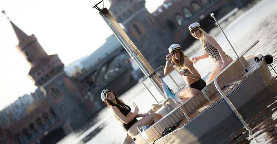 Berlin: Self-drive hot tub boat experience - Keeping the water warm with the wood stove