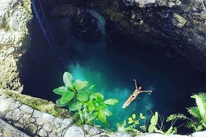 Blue Hole Mineral Spring and Rick's Cafe - Blue Hole Mineral Spring starts the day with a cold plunge
