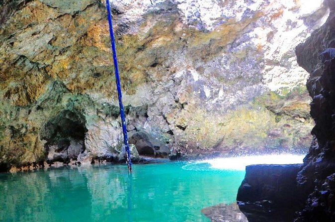 Blue Hole Mineral Spring and Rick's Cafe - Rick’s Cafe is best for watching, not just jumping