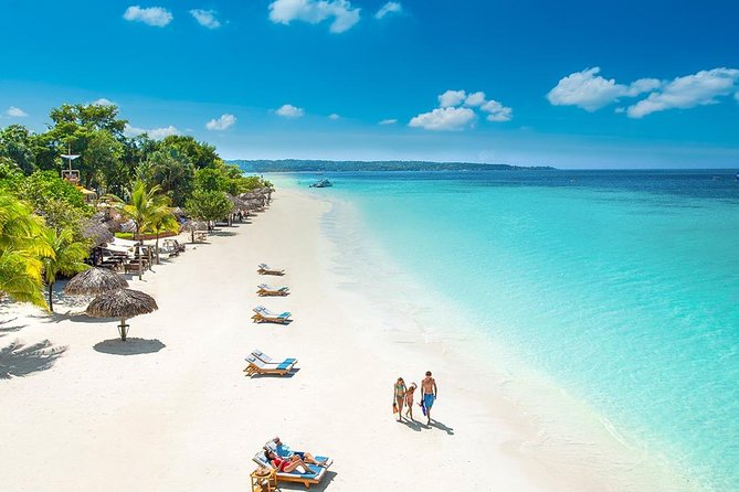 Blue Hole Mineral Spring, Ricks Cafe, 7 Mile Beach and Shopping Private Tour - What the $129 price really covers