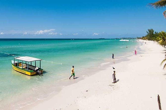 Blue Hole Mineral Spring, Ricks Cafe, 7 Mile Beach and Shopping Private Tour - The long road day and how to pace it