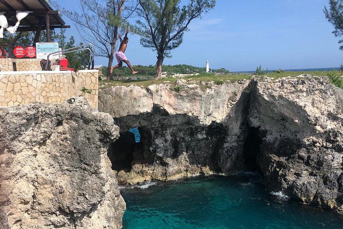 Blue Hole Mineral Springs, Rick's Café, and Shopping Combo Tour - Is the Blue Hole and Rick’s Café combination worth it?
