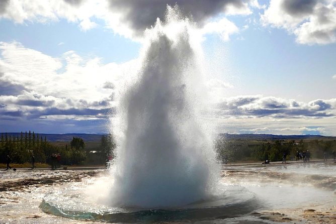 Blue lagoon Premium and Private Golden circle tour - Kerid Crater adds volcanic color