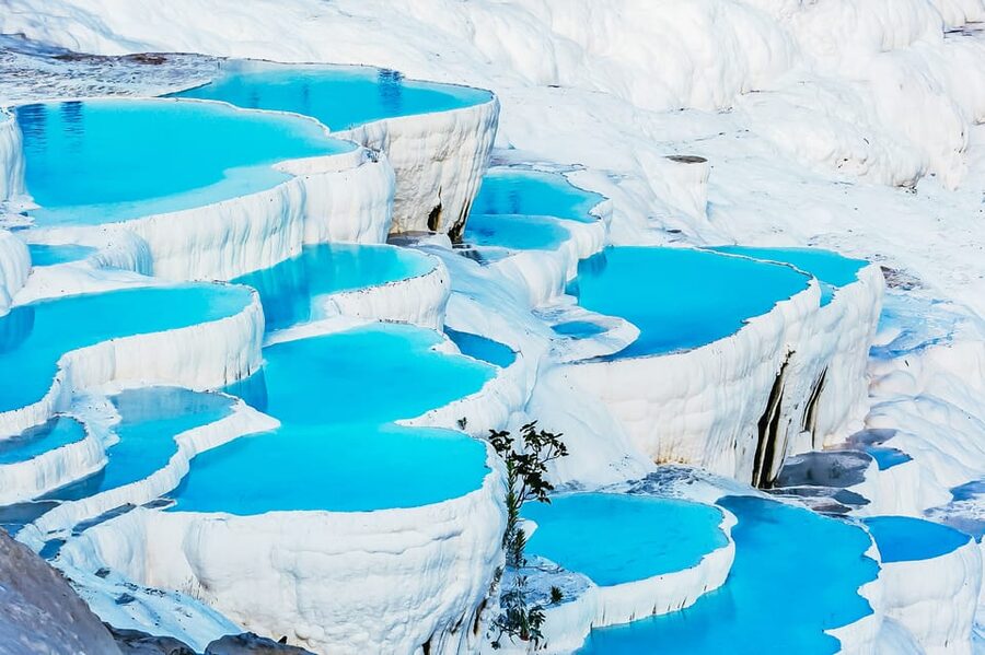 Bodrum: Pamukkale, Hot Springs & Travertines Tour with Lunch - Walking the white terraces at Pamukkale