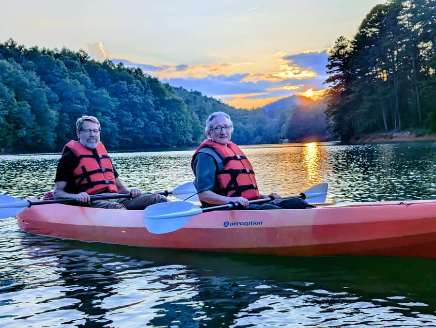 Bryson City: Guided Sunset Kayaking Tour on Fontana Lake - A Late-Day Paddle on Fontana Lake