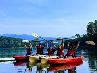 Bryson City: Guided Sunset Kayaking Tour on Fontana Lake