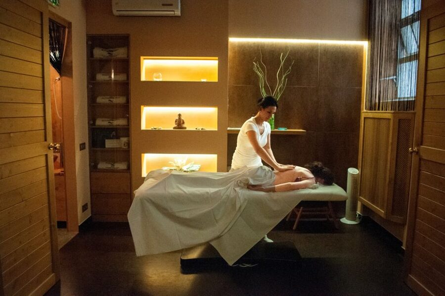Budapest: Full-Day Gellért Spa Ticket - Food, drinks, and practical spending