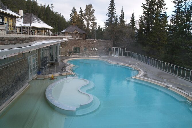 Calgary/Banff: Gondola, Upper Hot Spring, Bow Fall & Top 3 Lakes - Banff town gives you an hour on foot