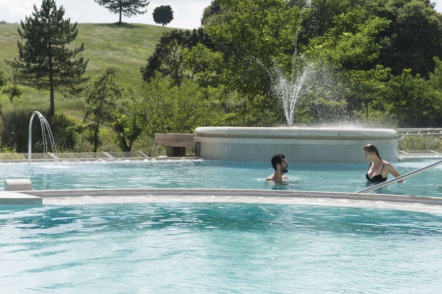 Chianciano Terme: Theia Thermal Pools Entrance Ticket - Moving between the indoor and outdoor pools