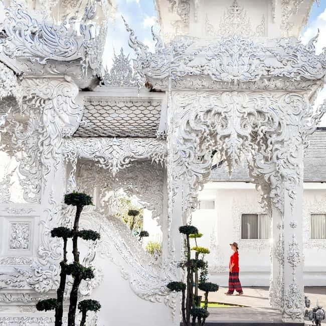 Chiang Mai: Chiang Rai Famous Temples & Hot Springs Day Trip - Wat Rong Suea Ten, the Blue Temple