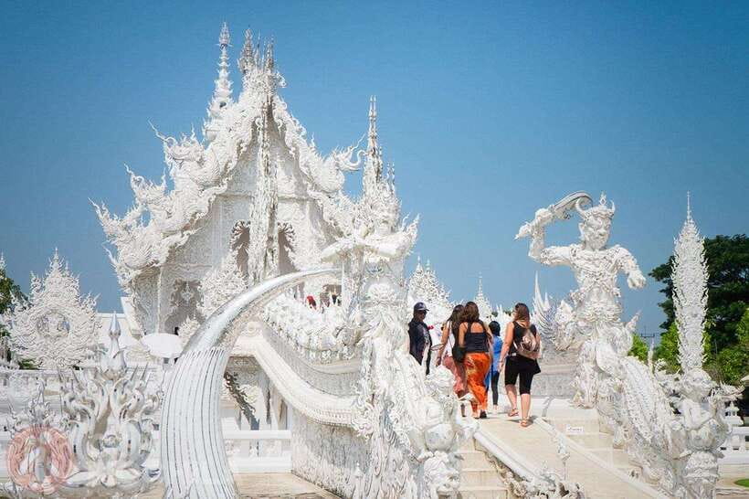 Chiang Mai: Chiang Rai Temples, Karen Tribe and Hot Springs - Starting early and crossing northern Thailand