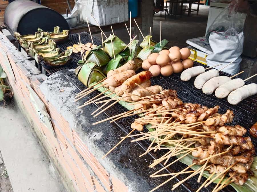 Chiang Mai: Mae Kampong Village, Hot Springs & Bor Sang Tour - Guides make the private format work