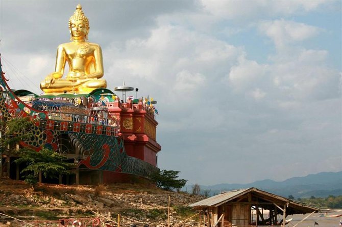 Chiang Rai One Day: White Temple, Golden Triangle, Akha Hilltribe - The Akha village offers a short, tourist-facing introduction