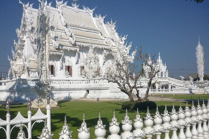 Chiang Rai Tour: Hot Spring,White Temple, Golden Triangle, Yao - Wat Rong Khun Rewards the First Major Stop