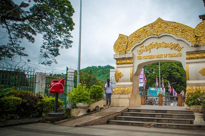 Chiang Rai Tour: Hot Spring,White Temple, Golden Triangle, Yao - Lunch and the Road to Chiang Saen