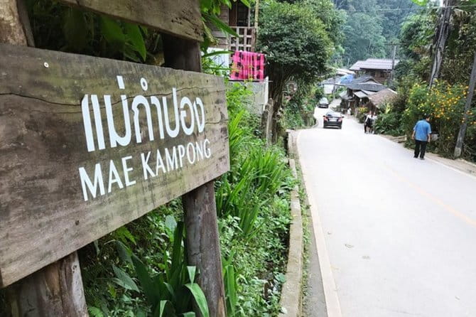 Chiang Rai White Blue Red Temples with Hot Spring from Chaing Mai - The Road Between Chiang Mai and Chiang Rai