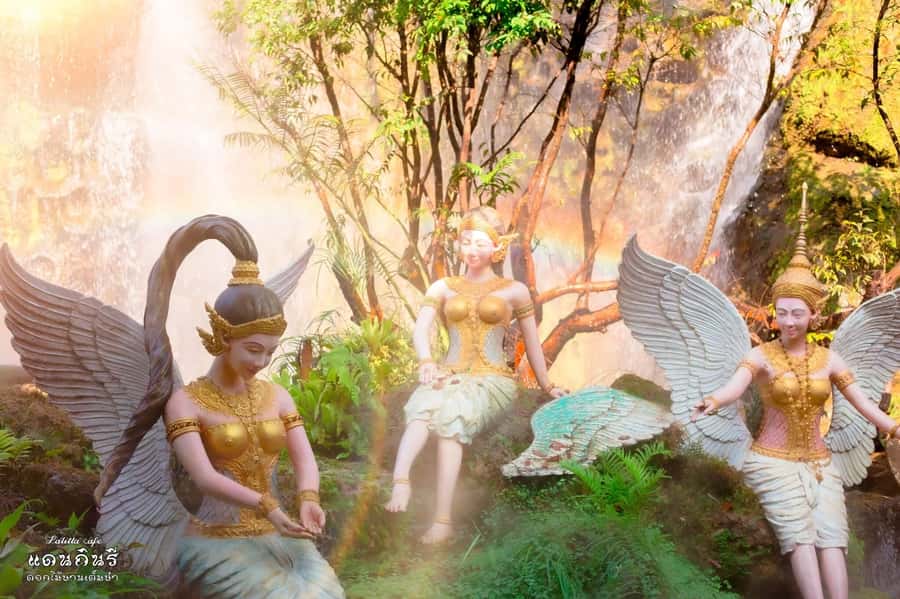 Chiangmai to Chiangrai: 3 Temples, Hot Springs& Lalitta Cafe - The Karen village and a difficult cultural question