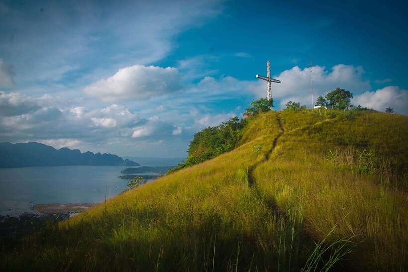 Coron Private Town Tour: Maquinit Hot Spring - The easy trek to Mt. Tapyas viewing deck