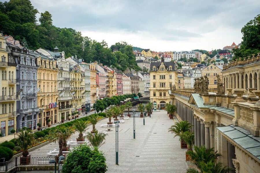 Daytrip from Prague to Karlovy Vary (Hot Springs Area) - Two hours for lunch and your own Karlovy Vary