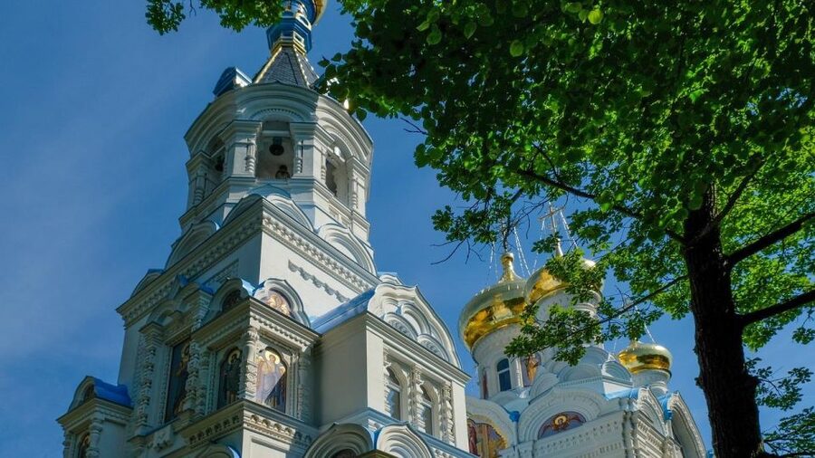 Daytrip from Prague to Karlovy Vary (Hot Springs Area) - Loket Castle adds a medieval finish
