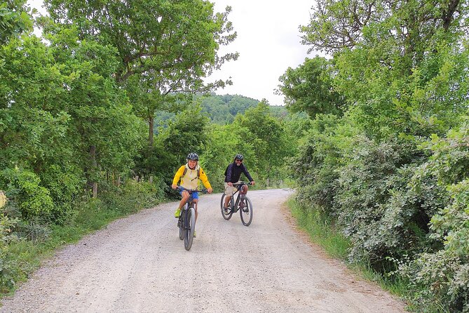 E-Bike Tour fortresses and mountains near the Free Baths of Saturnia - Reaching Rocchette di Fazio and its old fortress