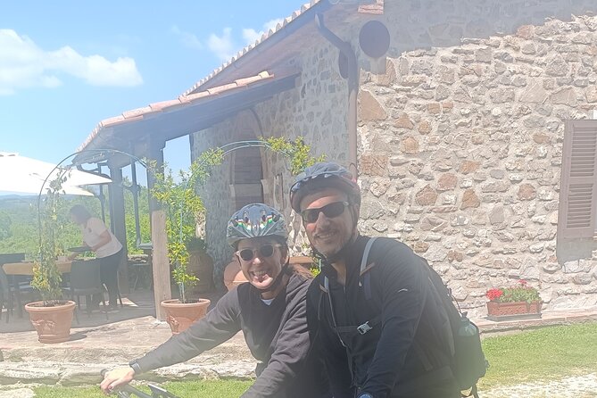 E-Bike Tour fortresses and mountains near the Free Baths of Saturnia - What the e-bike changes