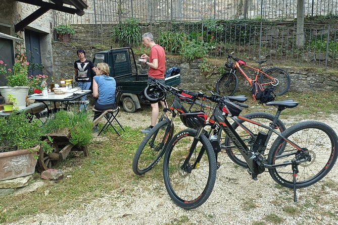 E-Bike Tour fortresses and mountains near the Free Baths of Saturnia - Who gets the best value from this tour?