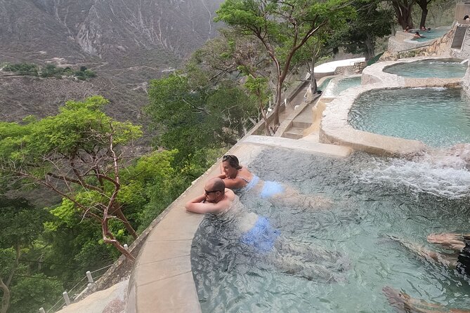 Early & Express Tolantongo Hot Springs - Breakfast at about 9:00 a.m.