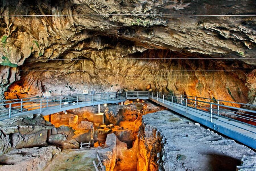 Feel Ancient thermal Spa Visit Delphi, Leonidas ℨoo Spaʀtan - Delphi connects sacred myth with a real archaeological site