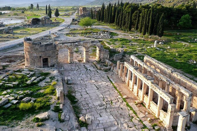 Fethiye Pamukkale Hierapolis Day Tour w/ Meals & Hotel Pickup - The comfort stop and shopping break