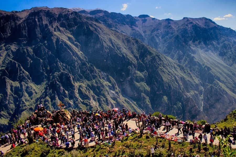 From Arequipa: Colca Canyon & La Calera Thermal Waters - Watching condors above Colca Canyon