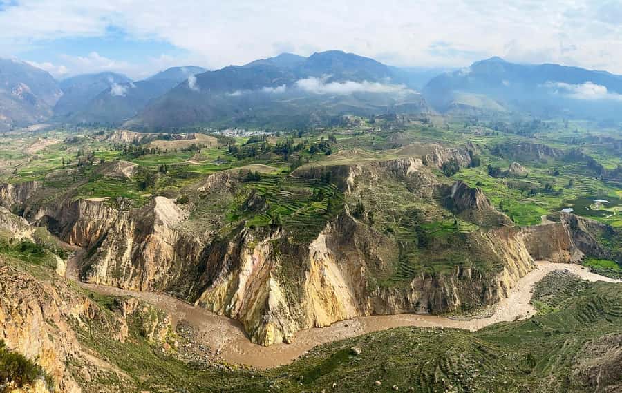 From Arequipa: Colca Canyon & La Calera Thermal Waters - Volcano views at Mirador de Los Volcanes